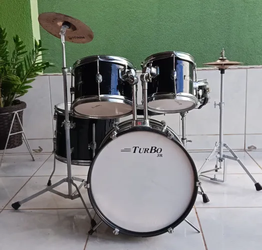 Bateria infantil turbo.