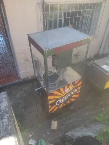 Vende-se carinho de churros bem conservado