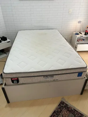 Cama viúva, com gavetas 