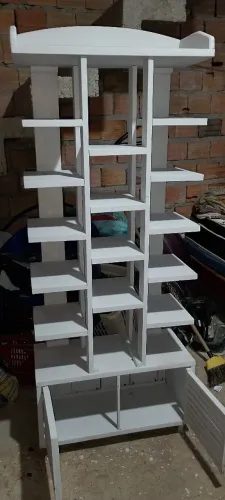Sapateira ou estante