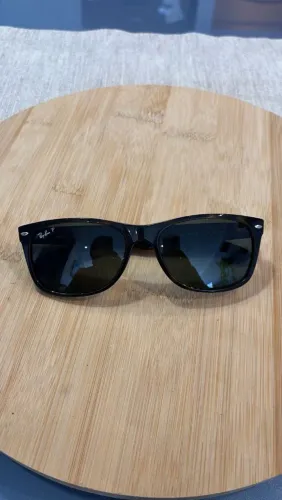 Óculos de sol RAY-BAN modelo RB 2132
