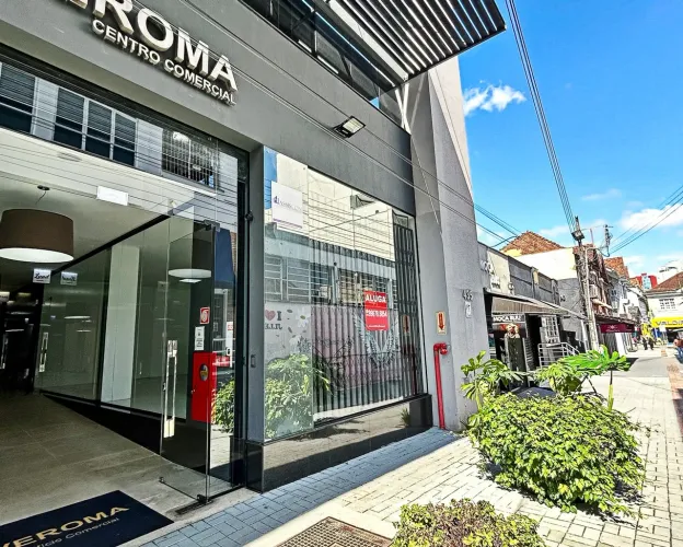 Ponto Comercial com Vitrine para Alugar no Centro de Joinville - Travessa Sergipe