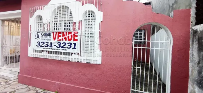 Casa à venda no Centro da Cidade com 315 m² de terreno.