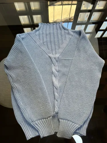 Blusa de tricô azul claro