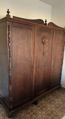 guarda roupa antigo madeira maciça 