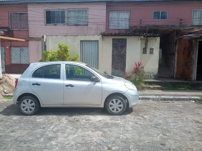 Nissan March 1.0 16V Flex Fuel 5P 2012