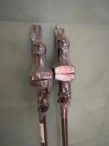 2 Varões de cortina (1,5 metros cada)