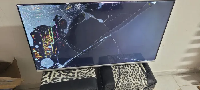 2 tvs led (display quebrado) funciona todo o restante 