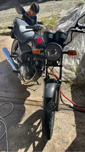 Vendo moto 8.500, aceito negociação