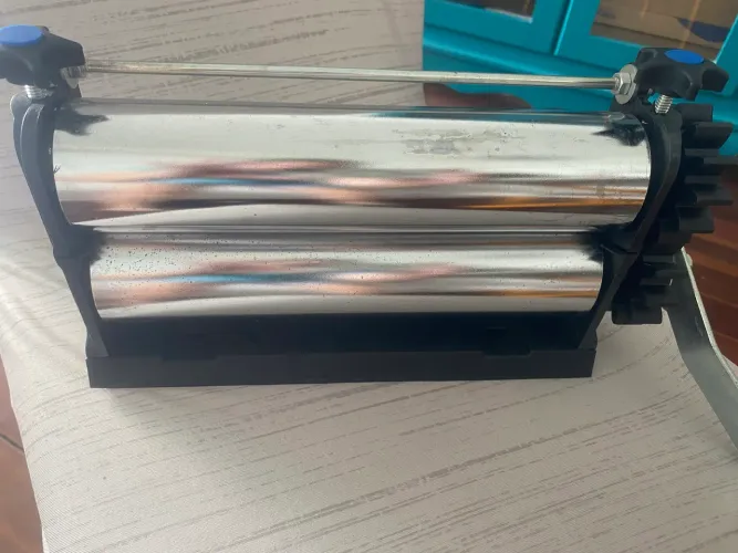 Máquina Manual de abrir massas rolo duplo nova