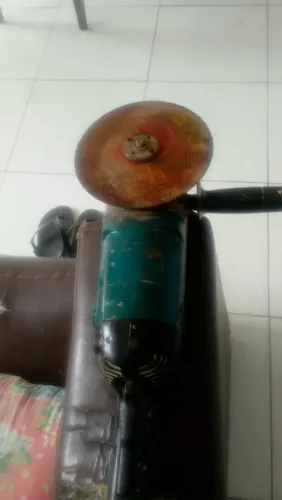 Lixadeira MAKITA<br>Voltagem 220