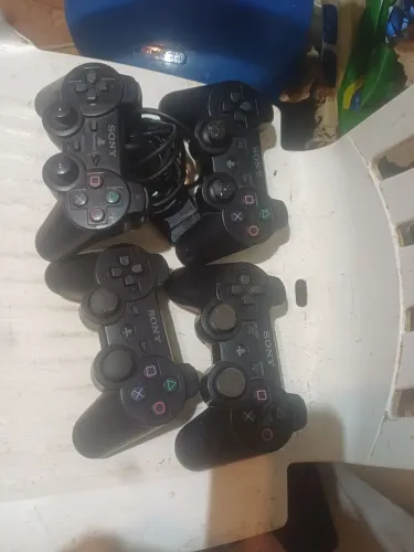 CONTROLE (01) PS2 (03) PS3 NÃO SEI SE FUNCIONA POIS ESTOU SEM GAME 