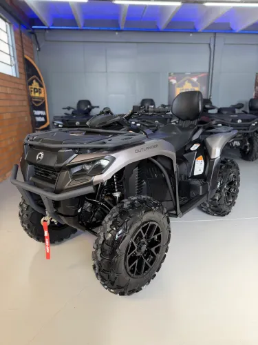 Quadriciclo Can am 700 XT - 2024