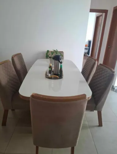 Mesa 6 cadeiras com trinco no vidro