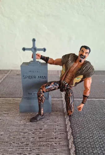 Kraven, o Caçador Marvel Legends (Série Spider-Man / Sinister Six) ToyBiz+Lápide