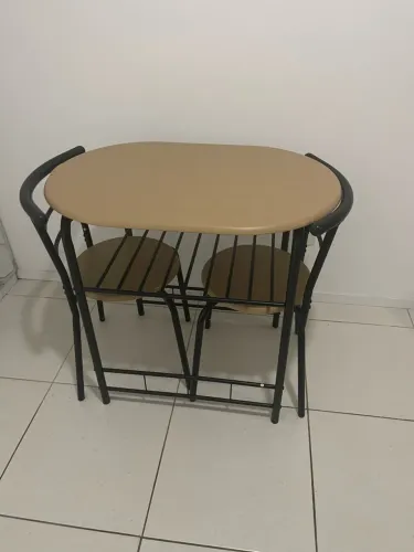 Mesa compacta 2 cadeiras semi nova