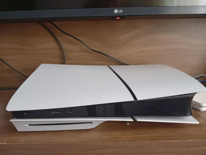 Vende-se  ps5 semi-novo pouco usado