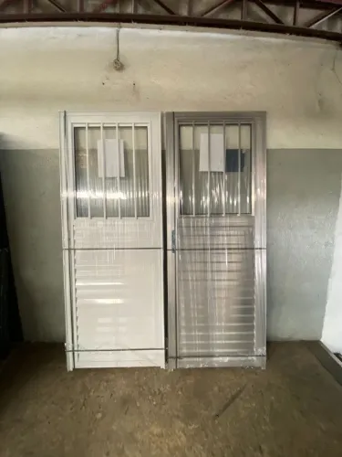 COMPRA CERTA - PORTAS DE ALUMÍNIO C/VIDRO E GRADE
