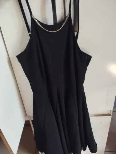 Vestido lindo preto de boutique