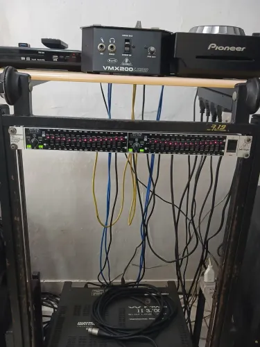 Equalizador BEHRINGER FBQ 1502