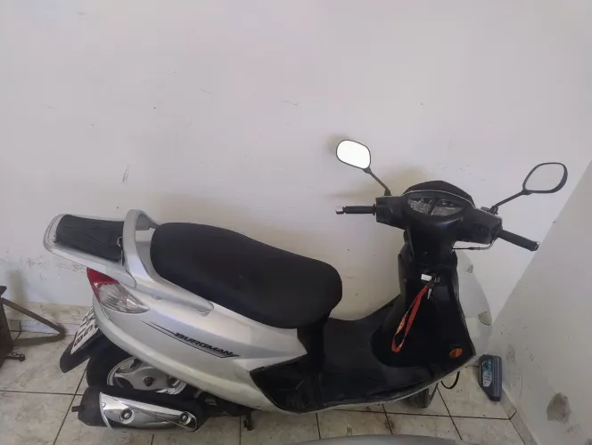 Vendo Suzuki Burgman 125 vc ano 2008