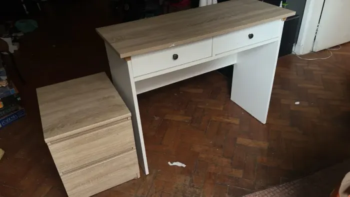 Mesa com 2 gavetas e gaveteiro, para estudos, escritorio, computador, etc. Renove seu espa