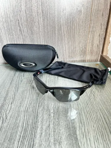 Óculos Oakley esportivo