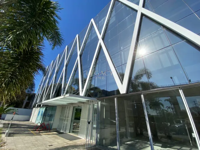 Lojão no térreo na Enseada do Suá, com 60m² , com mega visibilidade, na frente das via pri