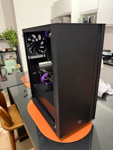PC GAMER 4060 8gb + R7 5700.