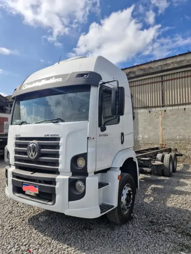 Vw. 24 250 comsteletion. Truck. Gabinado ano 2011.
