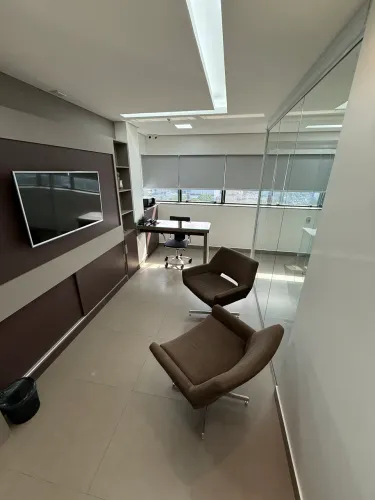 SALA COMERCIAL DE LUXO PARA LOCAÇÃO - FÓRUM BUSINESS CENTER | ADRIANÓPOLIS