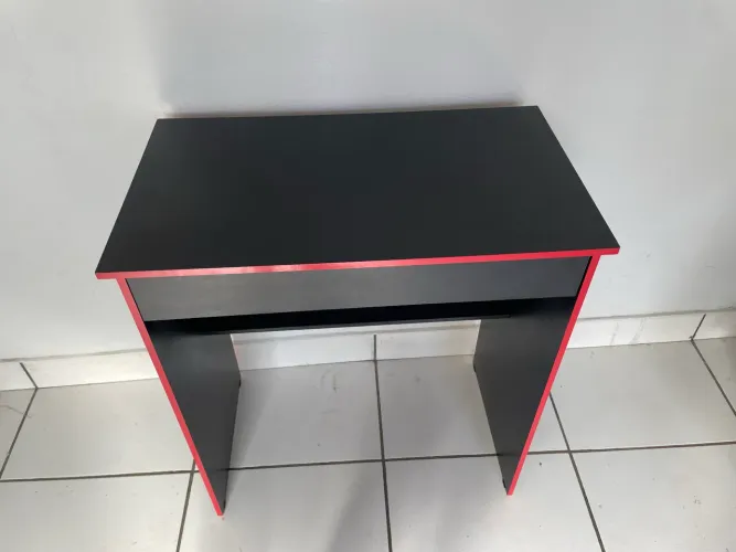 Mesa para Computador/Escrivaninha Gamer Preta com Detalhes Vermelhos