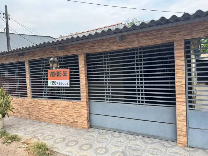 Vendo casa no CENTRO