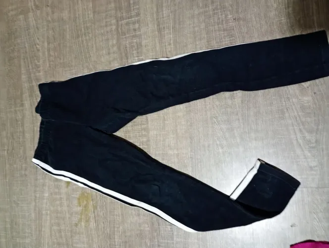 Calça legging preta com listra lateral branca Fuzarka, 10 anos