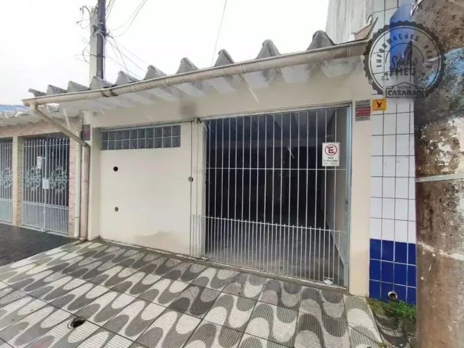 Casa na Vila Guilhermina | 2 Dormitórios, Suíte e Espaço Gourmet a 800m da Praia