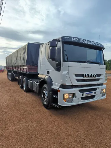 Conjunto Iveco engatado em Carreta LS 