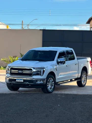 Ford F-150 Lariat 4X4 5.0 V8 2024