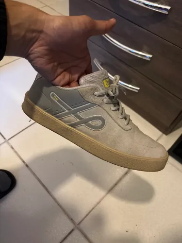 Tênis skate OUS tam 40