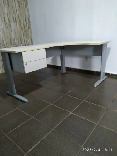 Mesa de Escritório Em L