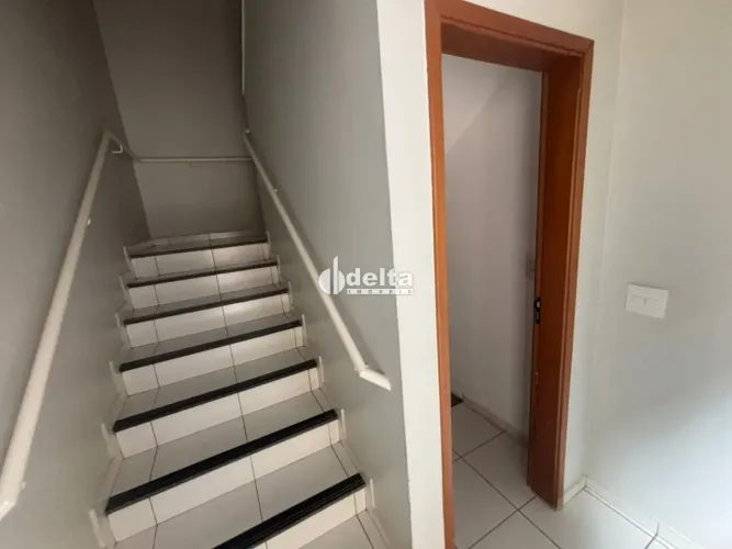 Apartamento com 2 quartos sendo 1 suíte disponível para venda no bairro Santa Mônica em Ub