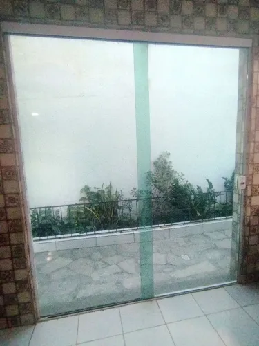 Vendo porta de correr de vidro