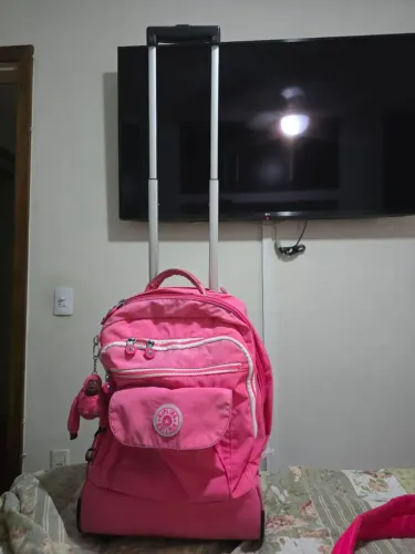 Mochila importada Kipling com rodinha e podendo usar nas costas 300.00 
