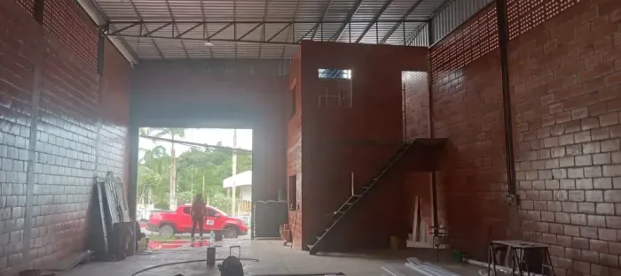 GALPÃO P/ LOCAÇÃO FINO ACABAMENTO MED - 300 M2 PRÓX. A AV, DO TURISMO!