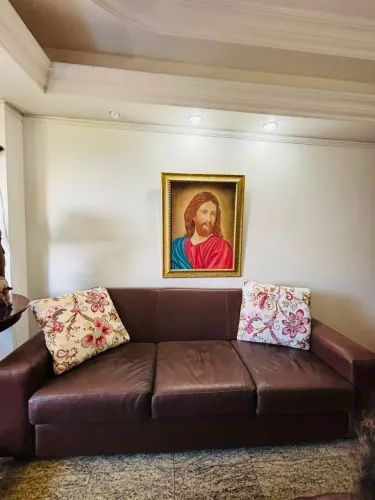 Sofa em couro de três lugares
