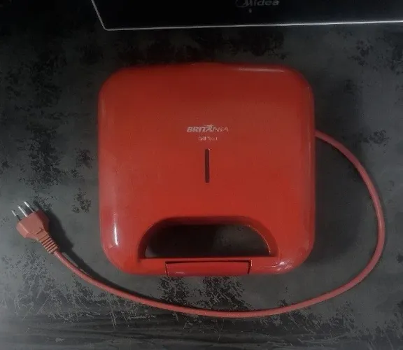 Sanduicheira Britânia 127V