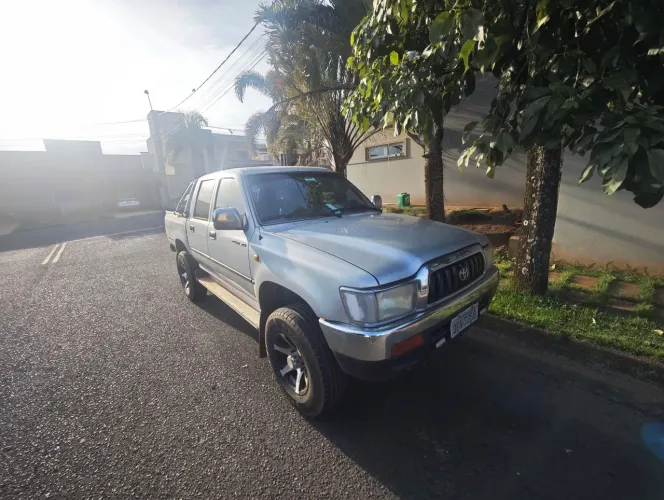 Toyota Hilux CD SRV 4X2 3.0 8V 90cv Diesel 2002