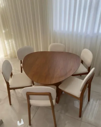 MESA DE JANTAR ORGÂNICA 130x130 COM 6 CADEIRAS