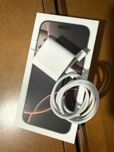 iPhone 16 Pro Max 256GB Dourado | 92% Bateria | Caixa + 3 Capinhas | R$ 5.200