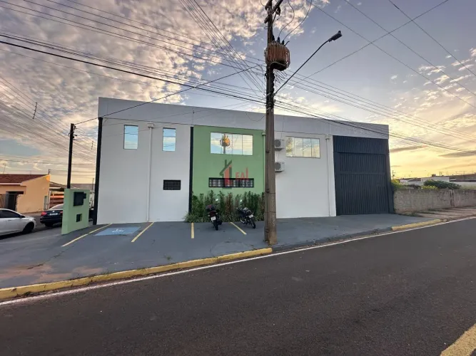 Salão Comercial para Locação em Presidente Prudente, SANTA FÉ, 3 banheiros