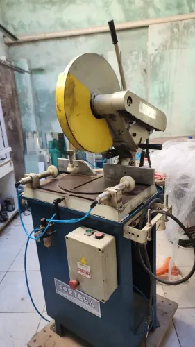 Serra meia esquadria cortesa 400mm para alumínio.  Sistema pneumático